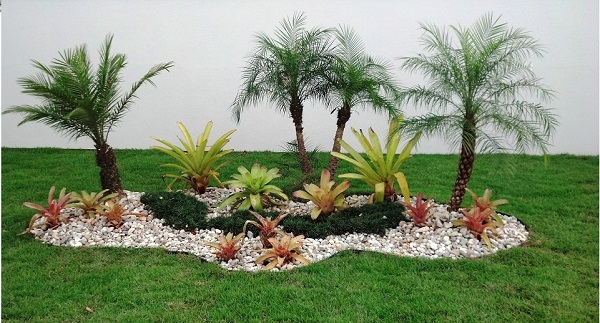 Jardim com Paisagismo e Pedras Decorativas no Bacacheri em Curitiba